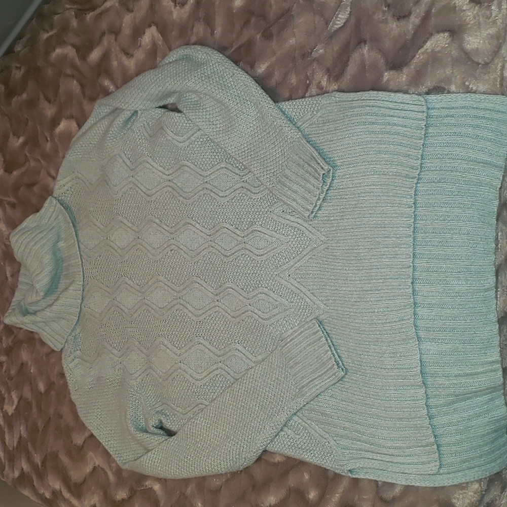 Sea foam blue/green tunic turtleneck sweater